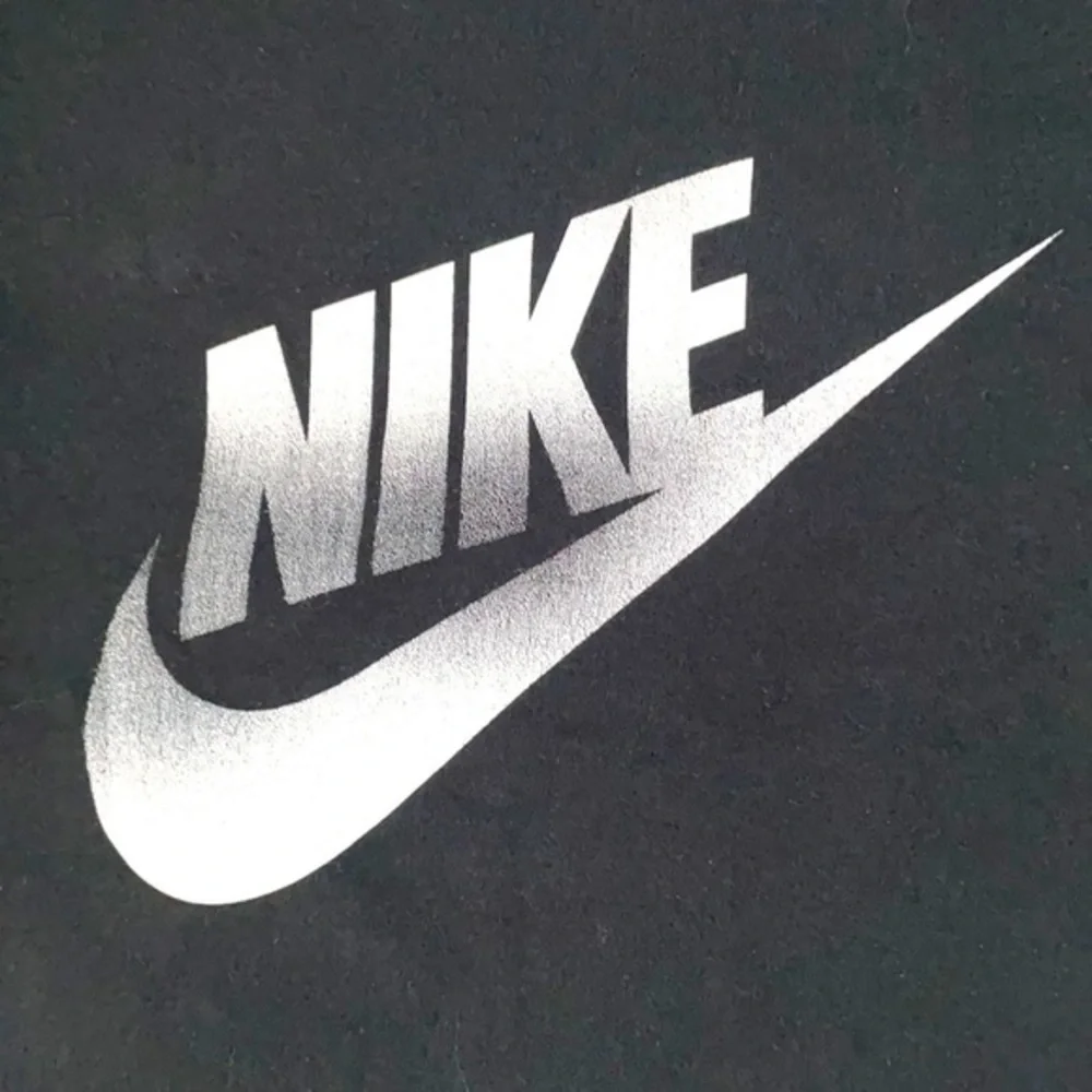NIKE | Women’s Black & White NIKE SWOOSH Logo Athletic Cut Shirt Size Small